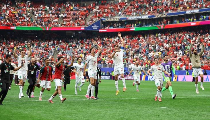 Achraf Hakimi of Morocco celebrates with team mates after the match Canada v Morocco, 2026 FIFA World Cup, WM, Weltmeisterschaft, Fussball Round of 16, Football, Houston Stadium, Houston, Texas, USA - 04 Jul 2026Houston Houston Stadium Texas (TX) United States of America  Copyright: xMichaelxZemanek Shutterstockx 16975466ap
