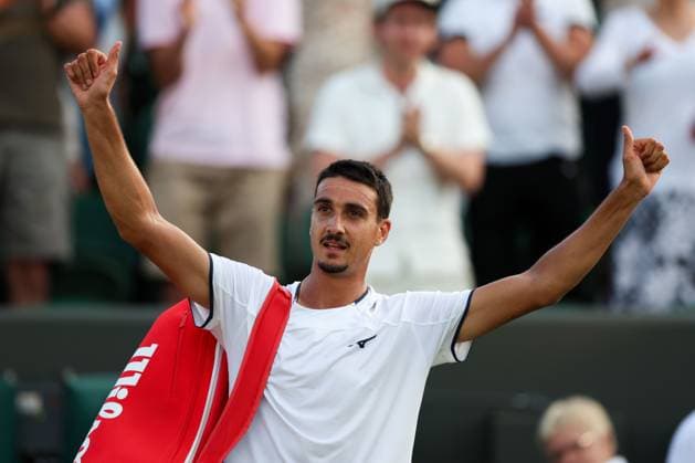 Lorenzo Sonego waves to the crowd after losing his third round match Wimbledon Tennis Championships, Day 6, The All England Lawn Tennis and Croquet Club, London, UK - 04 Jul 2026London The All England Lawn Tennis and United Kingdom  Copyright: xKieranxMcManus Shutterstockx 16975553gn