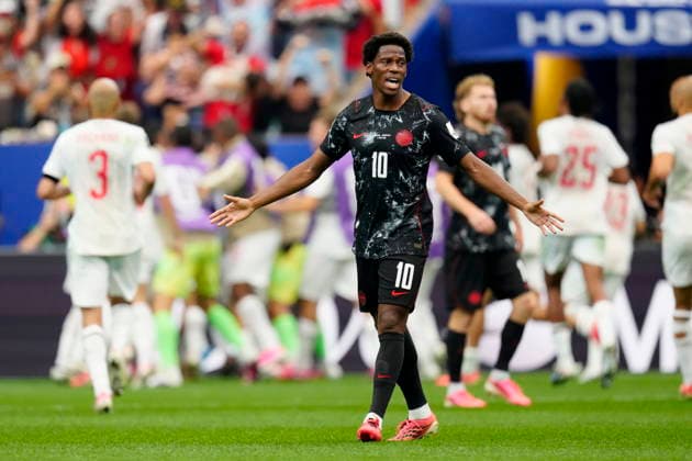 July 4, 2026, Houston, Tx, United States: Canada s Jonathan David (10) reacts as Morocco players celebrate their second goal during second half FIFA World Cup, WM, Weltmeisterschaft, Fussball round of 16 soccer action, in Houston, Saturday, July 4, 2026. Canada V. Morocco R16  - ZUMAc35_ 20260704_zaf_c35_048 Copyright: xFrankxGunnx