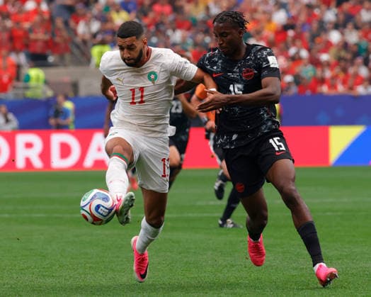 July 4, 2026, Houston, Texas, USA: Morocco midfielder ISMAEL SAIBARI (11) kicks the ball with Canada defender MOISE BOMBITO (15) defending during the 2026 FIFA World Cup, WM, Weltmeisterschaft, Fussball Round of 16 match between Canada and Morocco at Houston Stadium on July 4, 2026. David Ballering II ADM Newswire ZUMA Press Wire FIFA World Cup 2026 - Canada:Morocco  - ZUMAa325 20260704_zsa_a325_010 Copyright: xDavidxBalleringxIix