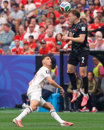 July 4, 2026, Houston, Texas, USA: Canada defender ALISTAIR JOHNSTON (2) heads the ball during the 2026 FIFA World Cup, WM, Weltmeisterschaft, Fussball Round of 16 match between Canada and Morocco at Houston Stadium on July 4, 2026. David Ballering II ADM Newswire ZUMA Press Wire FIFA World Cup 2026 - Canada:Morocco  - ZUMAa325 20260704_zsa_a325_012 Copyright: xDavidxBalleringxIix