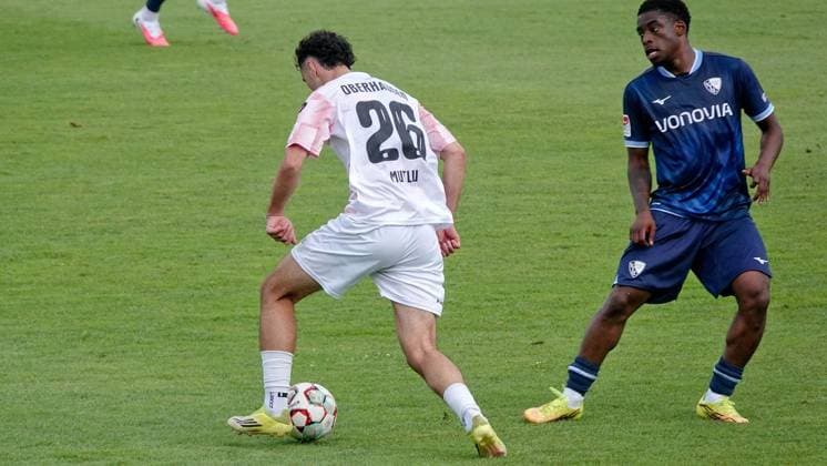 Fußball Testspiel Begegnung RW Oberhausen gegen VfL Bochum ** NUR FÜR REDAKTIONELLE ZWECKE ** EDITORIAL USE ONLY **<p>Impression vom Testspiel am Samstag, 04.07.2026 zwischen RW Oberhausen (weiß) gegen VfL Bochum im Niederrheinstadion in Oberhausen. Deutschland NRW Oberhausen Copyright: MichaelxKorte *** Soccer Friendly Match: RW Oberhausen vs. VfL Bochum ** FOR EDITORIAL USE ONLY ** EDITORIAL USE ONLY ** p Impression from the friendly match on Saturday, July 4, 2026, between RW Oberhausen (in white) and VfL Bochum at the Niederrheinstadion in Oberhausen, Germany (North Rhine-Westphalia), Oberhausen. Copyright MichaelxKorte Copyright: MichaelxKorte doc86komx1qdlthfzct1v6z ,EDITORIAL USE ONLY