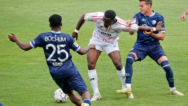 Fußball Testspiel Begegnung RW Oberhausen gegen VfL Bochum ** NUR FÜR REDAKTIONELLE ZWECKE ** EDITORIAL USE ONLY **<p>Impression vom Testspiel am Samstag, 04.07.2026 zwischen RW Oberhausen (weiß) gegen VfL Bochum im Niederrheinstadion in Oberhausen. Deutschland NRW Oberhausen Copyright: MichaelxKorte *** Soccer Friendly Match: RW Oberhausen vs. VfL Bochum ** FOR EDITORIAL USE ONLY ** EDITORIAL USE ONLY ** p Impression from the friendly match on Saturday, July 4, 2026, between RW Oberhausen (white) and VfL Bochum at the Niederrheinstadion in Oberhausen, Germany (North Rhine-Westphalia), Oberhausen. Copyright MichaelxKorte Copyright: MichaelxKorte doc86komtypxs91dbyi1ol3 ,EDITORIAL USE ONLY