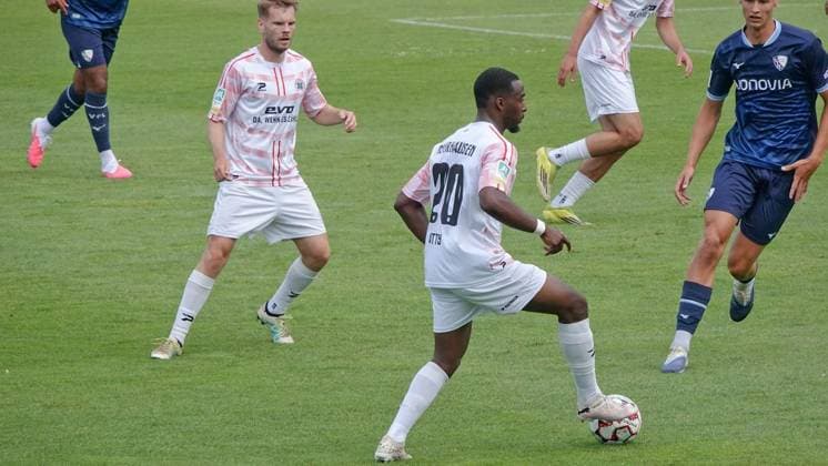Fußball Testspiel Begegnung RW Oberhausen gegen VfL Bochum ** NUR FÜR REDAKTIONELLE ZWECKE ** EDITORIAL USE ONLY **<p>Impression vom Testspiel am Samstag, 04.07.2026 zwischen RW Oberhausen (weiß) gegen VfL Bochum im Niederrheinstadion in Oberhausen. Deutschland NRW Oberhausen Copyright: MichaelxKorte *** Soccer Friendly Match: RW Oberhausen vs. VfL Bochum ** FOR EDITORIAL USE ONLY ** EDITORIAL USE ONLY ** p Impression from the friendly match on Saturday, July 4, 2026, between RW Oberhausen (white) and VfL Bochum at the Niederrheinstadion in Oberhausen, Germany (North Rhine-Westphalia), Oberhausen. Copyright MichaelxKorte Copyright: MichaelxKorte doc86komuhu7z5132almo5d ,EDITORIAL USE ONLY