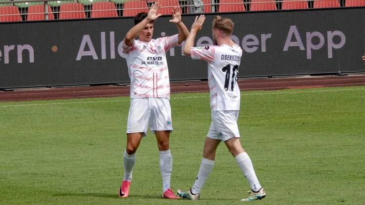 Fußball Testspiel Begegnung RW Oberhausen gegen VfL Bochum ** NUR FÜR REDAKTIONELLE ZWECKE ** EDITORIAL USE ONLY **<p>Impression vom Testspiel am Samstag, 04.07.2026 zwischen RW Oberhausen (weiß) gegen VfL Bochum im Niederrheinstadion in Oberhausen. Deutschland NRW Oberhausen Copyright: MichaelxKorte *** Soccer Friendly Match: RW Oberhausen vs. VfL Bochum ** FOR EDITORIAL USE ONLY ** EDITORIAL USE ONLY ** p Impression from the friendly match on Saturday, July 4, 2026, between RW Oberhausen (white) and VfL Bochum at the Niederrheinstadion in Oberhausen, Germany (North Rhine-Westphalia), Oberhausen. Copyright MichaelxKorte Copyright: MichaelxKorte doc86komw1c174dn6sboev ,EDITORIAL USE ONLY