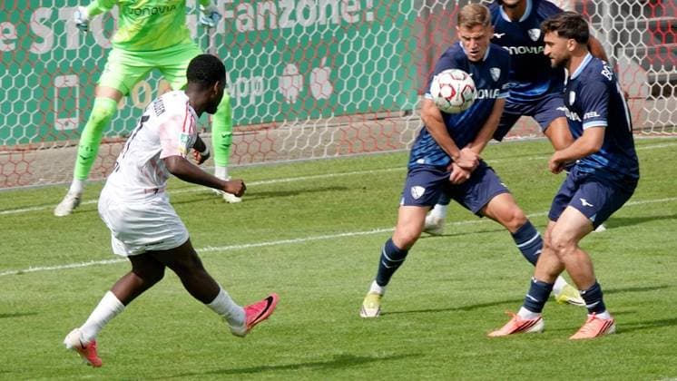 Fußball Testspiel Begegnung RW Oberhausen gegen VfL Bochum ** NUR FÜR REDAKTIONELLE ZWECKE ** EDITORIAL USE ONLY **<p>Impression vom Testspiel am Samstag, 04.07.2026 zwischen RW Oberhausen (weiß) gegen VfL Bochum im Niederrheinstadion in Oberhausen. Deutschland NRW Oberhausen Copyright: MichaelxKorte *** Soccer Friendly Match: RW Oberhausen vs. VfL Bochum ** FOR EDITORIAL USE ONLY ** EDITORIAL USE ONLY ** p Impression from the friendly match on Saturday, July 4, 2026, between RW Oberhausen (in white) and VfL Bochum at the Niederrheinstadion in Oberhausen, Germany (North Rhine-Westphalia), Oberhausen. Copyright MichaelxKorte Copyright: MichaelxKorte doc86konv7g1eh10qtui1v1z ,EDITORIAL USE ONLY