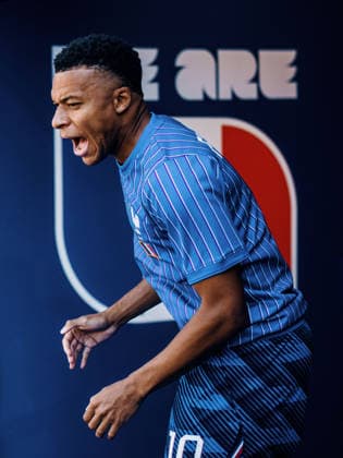Paraguay vs. France FILADÃ LFIA, PN - 04.07.2026: PARAGUAY VS. FRANCE - MBAPPE Kylian of France enters the field to warm up for the match between Paraguay and France, valid for the round of 16 of the 2026 World Cup, held at Lincoln Financial Field in Philadelphia, United States. (Photo: Marcelo Machado de Melo Fotoarena) x2979044x  MarceloxMachadoxdexMelo