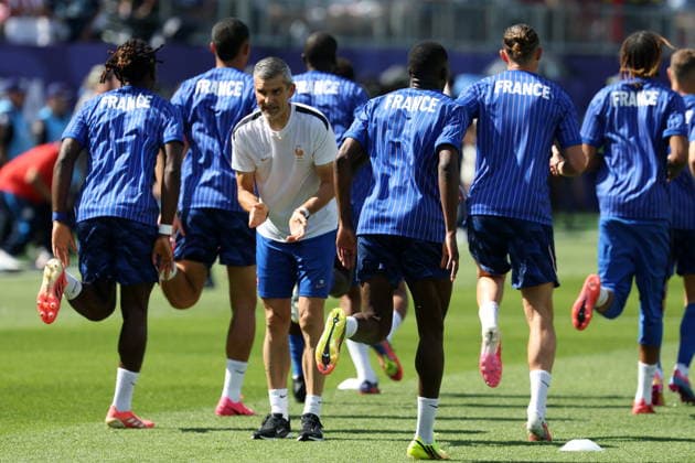 FIFA World Cup, WM, Weltmeisterschaft, Fussball 2026 - Round of 16 - Paraguay vs France Players of France warm up ahead of the FIFA World Cup 2026 Round of 16 match Paraguay against France, in Philadelphia, Pennsylvania, USA, 04 July 2026. PHILADELPHIA United States  Copyright: xSARAHxYENESELx