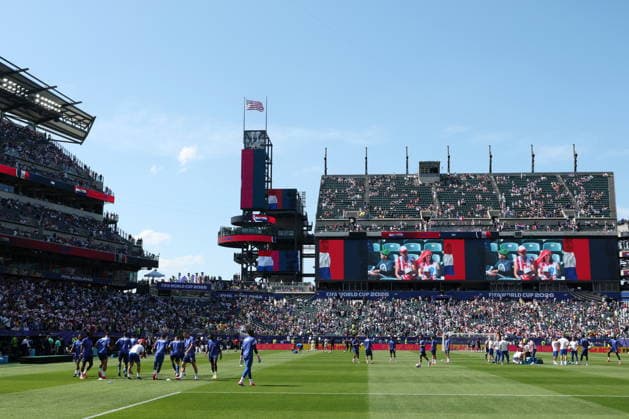 FIFA World Cup, WM, Weltmeisterschaft, Fussball 2026 - Round of 16 - Paraguay vs France A view of the stadium as players of France (L) warm up ahead of the FIFA World Cup 2026 Round of 16 match Paraguay against France, in Philadelphia, Pennsylvania, USA, 04 July 2026. PHILADELPHIA United States  Copyright: xSARAHxYENESELx