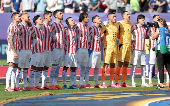 FIFA World Cup, WM, Weltmeisterschaft, Fussball 2026 - Round of 16 - Paraguay vs France Players of Paraguay listen to the national anthem before the FIFA World Cup 2026 Round of 16 match Paraguay against France, in Philadelphia, USA, 04 July 2026. PHILADELPHIA United States  Copyright: xSARAHxYENESELx