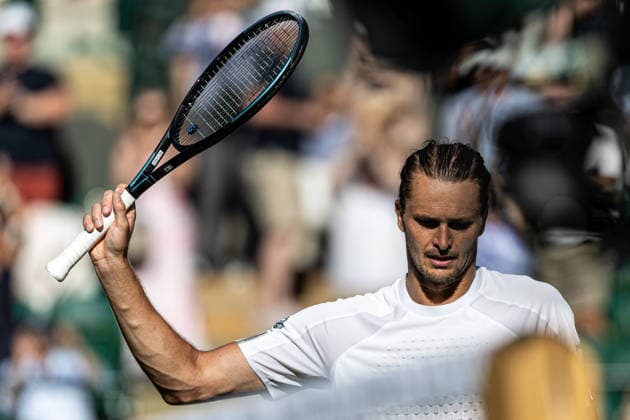 Alexander Zverev (KAZ) in action at the Wimbledon Championships at AELTC in London London All England Lawn Tennis and Croquet Club Wimbledon England, UK NEWSPAPERS OUT Copyright: xImmyxThompson-Bland IPSxPhotoxAgencyx
