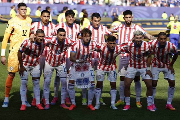 FIFA World Cup, WM, Weltmeisterschaft, Fussball 2026 - Round of 16 - Paraguay vs France Players of Paraguay pose for a family picture ahead of the FIFA World Cup 2026 Round of 16 match Paraguay against France, in Philadelphia, Pennsylvania, USA, 04 July 2026. PHILADELPHIA United States  Copyright: xWILLxOLIVERx