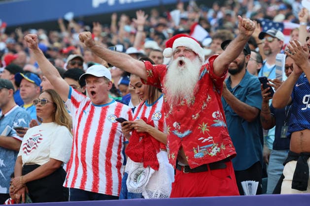 Paraguay v France: Round of 16 - FIFA World Cup, WM, Weltmeisterschaft, Fussball 2026 Paraguay fans wearing Santa Clause outfit before the FIFA World Cup 2026 Round Of 16 match between Paraguay and France at Philadelphia Stadium on July 4, 2026 in Philadelphia, Pennsylvania. Philadelphia Philadelphia Stadium PA United States Copyright: xAllstarxPicturexLibraryxLtdx