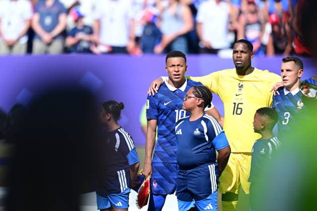 Paraguay v France - FIFA World Cup, WM, Weltmeisterschaft, Fussball 2026 - Round of 16 PHILADELPHIA, UNITED STATES - JULY 04: Kylian Mbappe of France takes the pitch prior the 2026 FIFA World Cup Round of 16 match between Paraguay and France at Lincoln Financial Field (Philadelphia Stadium) in Philadelphia, Pennsylvania, United States on July 04, 2026. Abdulhamid Hosbas Anadolu Pennsylvania United States. Editorial use only. Please get in touch for any other usage.  Copyright: x2026xAnadoluxAbdulhamidxHosbasx