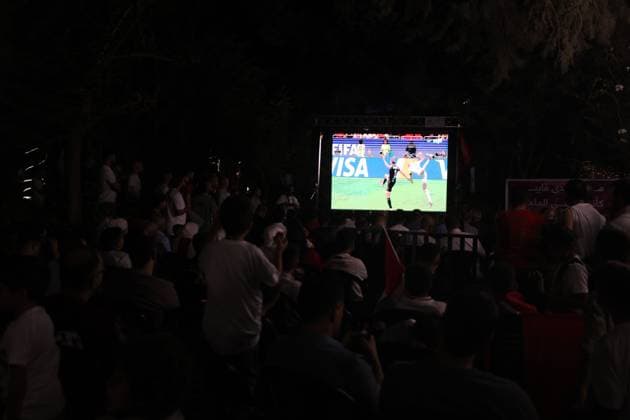 HEBRON, WEST BANK JULY 4, 2026: Palestinians cheer for the Moroccan national team, Nationalteam in the city of Hebron after Morocco defeated Canada 3 0 in the FIFA World Cup, WM, Weltmeisterschaft, Fussball 2026 Round of 16. Supporters gathered to celebrate Morocco™s qualification to the quarterfinals. HEBRON Palestine, State of Copyright: x xMosabxshawerx xJNAxPressx