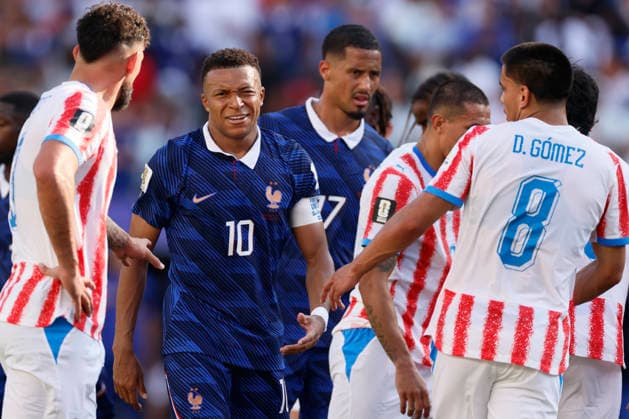 Paraguay v France: Round of 16 - FIFA World Cup, WM, Weltmeisterschaft, Fussball 2026 Kylian Mbappe of France and Diego Gomez of Paraguay in incident during the FIFA World Cup 2026 Round Of 16 match between Paraguay and France at Philadelphia Stadium on July 4, 2026 in Philadelphia, Pennsylvania. Philadelphia Philadelphia Stadium PA United States Copyright: xAllstarxPicturexLibraryxLtdx