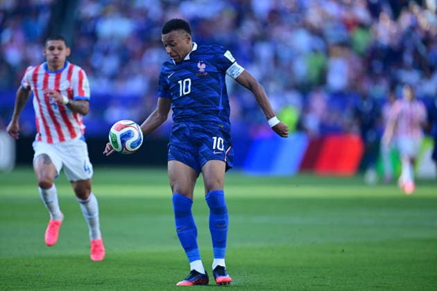 Paraguay v France - FIFA World Cup, WM, Weltmeisterschaft, Fussball 2026 - Round of 16 PHILADELPHIA, UNITED STATES - JULY 04: Kylian Mbappe (10) of France in action during the 2026 FIFA World Cup Round of 16 match between Paraguay and France at Lincoln Financial Field (Philadelphia Stadium) in Philadelphia, Pennsylvania, United States on July 04, 2026. Abdulhamid Hosbas Anadolu Pennsylvania United States. Editorial use only. Please get in touch for any other usage.  Copyright: x2026xAnadoluxAbdulhamidxHosbasx