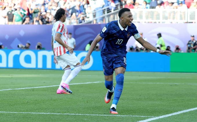 FIFA World Cup, WM, Weltmeisterschaft, Fussball 2026 - Round of 16 - Paraguay vs France Kylian Mbappe of France celebrates after scoring the opening goal with a penalty during the FIFA World Cup 2026 Round of 16 match Paraguay against France, in Philadelphia, USA, 04 July 2026. PHILADELPHIA United States  Copyright: xSARAHxYENESELx