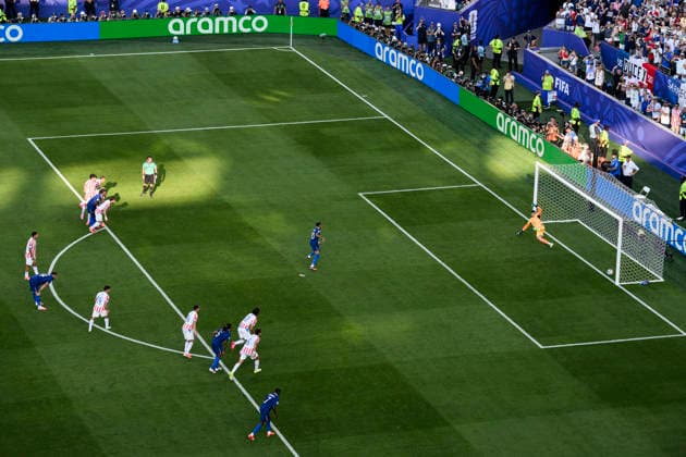 Paraguay v France - FIFA World Cup, WM, Weltmeisterschaft, Fussball 2026 Kylian Mbappe of France sores s goal from a penalty kick during the FIFA World Cup 2026 round of 16 football match between Paraguay and France. Philadelphia United States Copyright: xNicolòxCampox