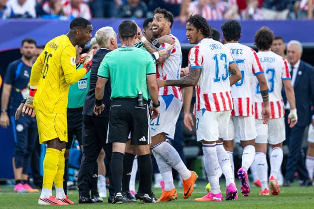 260704 Head coach Didier Claude Deschamps of France and Gabriel Avalos of Paraguay during the FIFA World Cup, WM, Weltmeisterschaft, Fussball 2026 round of 16 football match between Paraguay and France on July 4, 2026 in Philadelphia. Photo: Jon Olav Nesvold BILDBYRAN COP 217 JE0140 fotboll football soccer fotball vm fotbolls-vm fotball-vm fotbolls-vm 2026 fifa world cup 2026 attondelsfinal round of 16 bbeng *** July 4, 2026: Head coach Didier Claude Deschamps of France and Gabriel Avalos of Paraguay during the FIFA World Cup 2026 Round of 16 soccer match between Paraguay and France on July 4, 2026 in Philadelphia. Photo by Jon Olav Nesvold. BILDBYRAN COP 217 JE0140 soccer football fotball World Cup soccer World Cup 2026 FIFA World Cup 2026 round of 16 bbeng  Copyright: JONxOLAVxNESVOLD BB260704JE226