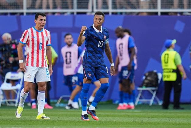 Kylian MbappÃ of France celebrates his goal Paraguay v France 2026 FIFA World Cup, WM, Weltmeisterschaft, Fussball Round of 32, Football, Philadelphia Stadium, Philadelphia, Pennsylvania, USA - 04 Jul 2026Philadelphia Philadelphia Stadium Pennsylvania (PA) United States of America  Copyright: xIsmaelxAdnan Shutterstockx 16975708co