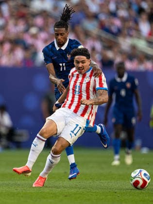 260704 Michael Olise of France and Mauricio of Paraguay during the FIFA World Cup, WM, Weltmeisterschaft, Fussball 2026 round of 16 football match between Paraguay and France on July 4, 2026 in Philadelphia. Photo: Jon Olav Nesvold BILDBYRAN COP 217 JE0140 fotboll football soccer fotball vm fotbolls-vm fotball-vm fotbolls-vm 2026 fifa world cup 2026 attondelsfinal round of 16 bbeng *** July 4, 2026: Michael Olise of France and Mauricio of Paraguay during the 2026 FIFA World Cup Round of 16 soccer match between Paraguay and France on July 4, 2026 in Philadelphia. Photo by Jon Olav Nesvold. BILDBYRAN COP 217 JE0140 soccer football fotball World Cup soccer World Cup 2026 FIFA World Cup 2026 round of 16 bbeng  Copyright: JONxOLAVxNESVOLD BB260704JE228