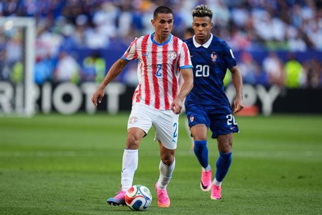 Gustavo Velazquez of Paraguay on the ball Paraguay v France 2026 FIFA World Cup, WM, Weltmeisterschaft, Fussball Round of 32, Football, Philadelphia Stadium, Philadelphia, Pennsylvania, USA - 04 Jul 2026Philadelphia Philadelphia Stadium Pennsylvania (PA) United States of America  Copyright: xIsmaelxAdnan Shutterstockx 16975708cp