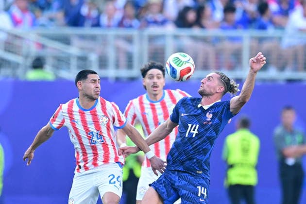 Paraguay v France - FIFA World Cup, WM, Weltmeisterschaft, Fussball 2026 - Round of 16 PHILADELPHIA, UNITED STATES - JULY 04: Adrien Rabiot (24) of France in action against Gustavo Caballero (24) of Paraguay during the 2026 FIFA World Cup Round of 16 match between Paraguay and France at Lincoln Financial Field (Philadelphia Stadium) in Philadelphia, Pennsylvania, United States on July 04, 2026. Abdulhamid Hosbas Anadolu Pennsylvania United States. Editorial use only. Please get in touch for any other usage.  Copyright: x2026xAnadoluxAbdulhamidxHosbasx