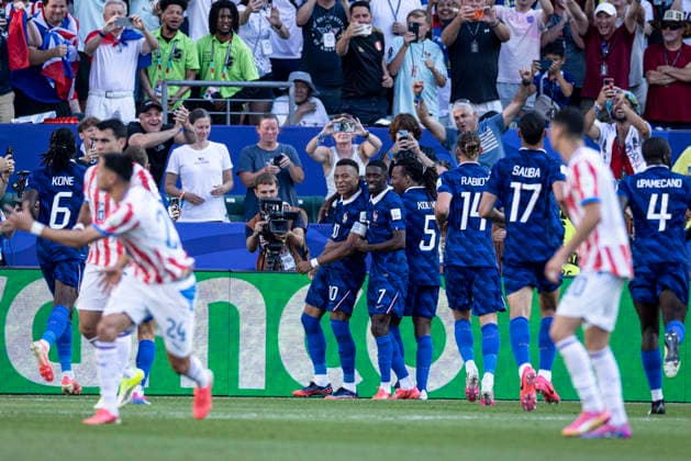 FOOTBALL : France vs Paraguay Coupe du Monde de la FIFA 2026. Philadelphia Stadium (Lincoln Financial Field), Philadelphie, Pennsylvanie, Etats-Unis. 04 07 2026. Joie des joueurs de l equipe de apres le but de Kylian Mbappe 10 (France) Lors du match des huitiemes de finale de la Coupe du Monde de la FIFA 2026 entre la France et le Paraguay au Philadelphia Stadium (Lincoln Financial Field), Ã Philadelphie, Pennsylvanie, Etats-Unis, le 4 juillet 2026.  Copyright: xx