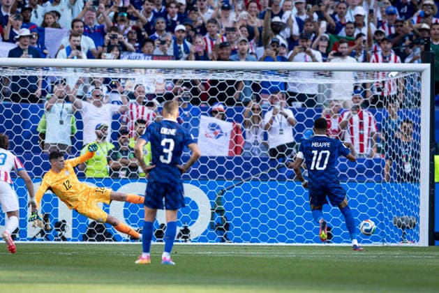 FOOTBALL : France vs Paraguay Coupe du Monde de la FIFA 2026. Philadelphia Stadium (Lincoln Financial Field), Philadelphie, Pennsylvanie, Etats-Unis. 04 07 2026. Kylian Mbappe 10 (France) but Lors du match des huitiemes de finale de la Coupe du Monde de la FIFA 2026 entre la France et le Paraguay au Philadelphia Stadium (Lincoln Financial Field), Ã Philadelphie, Pennsylvanie, Etats-Unis, le 4 juillet 2026.  Copyright: xx