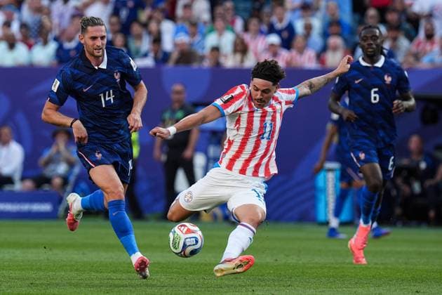 Mauricio of Paraguay shoots towards goal Paraguay v France 2026 FIFA World Cup, WM, Weltmeisterschaft, Fussball Round of 32, Football, Philadelphia Stadium, Philadelphia, Pennsylvania, USA - 04 Jul 2026Philadelphia Philadelphia Stadium Pennsylvania (PA) United States of America  Copyright: xIsmaelxAdnan Shutterstockx 16975708cy
