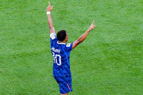 FIFA Fussball Weltmeisterschaft 2026, Achtelfinale, Paraguay vs. Frankreich, 04.07.2026, Philadelphia Stadium Tor zum 0:1 durch Elfmeter durch Kylian Mbappe *** 2026 FIFA World Cup, Round of 16, Paraguay vs. France, July 4, 2026, Philadelphia Stadium: Kylian Mbappé scores the 0-1 goal on a penalty kick Copyright: xBahhoxKarax