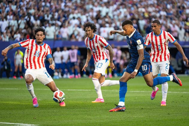 260704 Gustavo Gomez, Jose Canale and Gustavo Velazquez of Paraguay and Kylian Mbappe during the FIFA World Cup, WM, Weltmeisterschaft, Fussball 2026 round of 16 football match between Paraguay and France on July 4, 2026 in Philadelphia. Photo: Jon Olav Nesvold BILDBYRAN COP 217 JE0140 fotboll football soccer fotball vm fotbolls-vm fotball-vm fotbolls-vm 2026 fifa world cup 2026 attondelsfinal round of 16 bbeng *** July 4, 2026: Gustavo Gomez, Jose Canale, and Gustavo Velazquez of Paraguay and Kylian Mbappe during the FIFA World Cup 2026 Round of 16 soccer match between Paraguay and France on July 4, 2026 in Philadelphia. Photo by Jon Olav Nesvold. BILDBYRAN COP 217 JE0140 soccer football fotball World Cup soccer World Cup 2026 FIFA World Cup 2026 round of 16 bbeng  Copyright: JONxOLAVxNESVOLD BB260704JE236