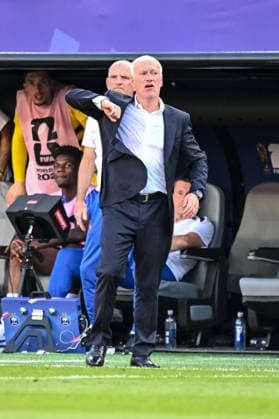 coach Didier Deschamps (France) gestures during the FIFA World Cup, WM, Weltmeisterschaft, Fussball 2026 Round Of 16 match between Paraguay and France at Philadelphia Stadium on July 4, 2026 in Philadelphia, United States. (Photo by Harry Langer DeFodi Images) - *** France coach Didier Deschamps gestures during the 2026 FIFA World Cup Round of 16 match between Paraguay and France at Philadelphia Stadium on July 4, 2026, in Philadelphia, United States. Photo by Harry Langer, DeFodi Images