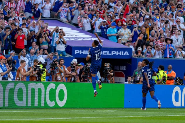 Kylian Mbappe celebrating seen during FIFA World Cup, WM, Weltmeisterschaft, Fussball WM, Weltmeisterschaft, Fussball 2026 Round of 16 game between national teams of Paraguay and France (Edmund Wong Ball Raw Images) Philadelphia Philadelphia Stadium USA Copyright: xEdmundxWongx EW_FRAvPAR-42