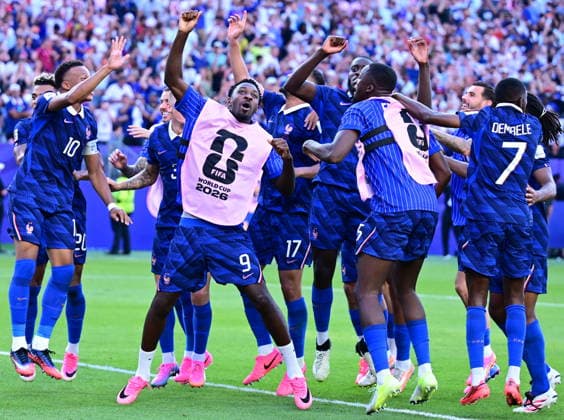 Paraguay v France - FIFA World Cup, WM, Weltmeisterschaft, Fussball 2026 - Round of 16 PHILADELPHIA, UNITED STATES - JULY 04: Players of France celebrate after the 2026 FIFA World Cup Round of 16 match between Paraguay and France at Lincoln Financial Field (Philadelphia Stadium) in Philadelphia, Pennsylvania, United States on July 04, 2026. Abdulhamid Hosbas Anadolu Pennsylvania United States. Editorial use only. Please get in touch for any other usage.  Copyright: x2026xAnadoluxAbdulhamidxHosbasx