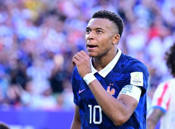 Paraguay v France - FIFA World Cup, WM, Weltmeisterschaft, Fussball 2026 - Round of 16 PHILADELPHIA, UNITED STATES - JULY 04: Kylian Mbappe (10) of France reacts during the 2026 FIFA World Cup Round of 16 match between Paraguay and France at Lincoln Financial Field (Philadelphia Stadium) in Philadelphia, Pennsylvania, United States on July 04, 2026. Abdulhamid Hosbas Anadolu Pennsylvania United States. Editorial use only. Please get in touch for any other usage.  Copyright: x2026xAnadoluxAbdulhamidxHosbasx