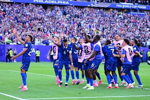 Paraguay v France - FIFA World Cup, WM, Weltmeisterschaft, Fussball 2026 - Round of 16 PHILADELPHIA, UNITED STATES - JULY 04: Players of France celebrate the victory after the 2026 FIFA World Cup Round of 16 match between Paraguay and France at Lincoln Financial Field (Philadelphia Stadium) in Philadelphia, Pennsylvania, United States on July 04, 2026. Abdulhamid Hosbas Anadolu Pennsylvania United States. Editorial use only. Please get in touch for any other usage.  Copyright: x2026xAnadoluxAbdulhamidxHosbasx