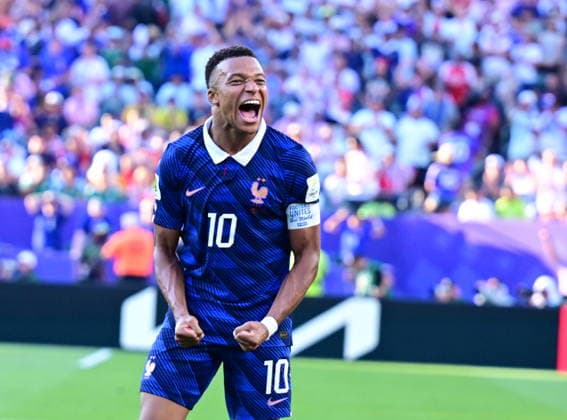 Paraguay v France - FIFA World Cup, WM, Weltmeisterschaft, Fussball 2026 - Round of 16 PHILADELPHIA, UNITED STATES - JULY 04: Kylian Mbappe (10) of France celebrates the victory after the 2026 FIFA World Cup Round of 16 match between Paraguay and France at Lincoln Financial Field (Philadelphia Stadium) in Philadelphia, Pennsylvania, United States on July 04, 2026. Abdulhamid Hosbas Anadolu Pennsylvania United States. Editorial use only. Please get in touch for any other usage.  Copyright: x2026xAnadoluxAbdulhamidxHosbasx