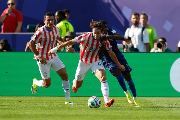 PHILADELPHIA STADIUM PHILADELPHIA PENNSYLVANIA USA 04.07.2026 FIFA MISTRZOSTWA SWIATA 2026 W PILKA NOZNA W USA MECZ GRUPA 1 8 FRANCE FRANCJA I AND PARAGUAY PARAGWAJ FIFA World Cup, WM, Weltmeisterschaft, Fussball 2026 Round of 16 match between Paraguay and France at Philadelphia Stadium on July 04, 2026 in Philadelphia, Pennsylvania. N Z Paraguay defender Junior Alonso 6 Paraguay midfielder Matias Galarza 23 France forward Ousmane Dembele 7 KAMIL KRZACZYNSKI PILKA NOZNA FIFA WORLD CUP 2026 MS MISTRZOSTWA SWIATA W PILCE NOZNEJ MUNDIAL USA KANADA MEKSYK 2026 NEWSPIX.PL --- newspix.pl  KSK