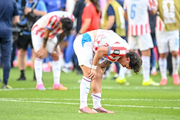 Mauricio (Paraguay) looks dejected during the FIFA World Cup, WM, Weltmeisterschaft, Fussball 2026 Round Of 16 match between Paraguay and France at Philadelphia Stadium on July 4, 2026 in Philadelphia, United States. (Photo by Harry Langer DeFodi Images) - *** Mauricio Paraguay looks dejected during the 2026 FIFA World Cup Round of 16 match between Paraguay and France at Philadelphia Stadium on July 4, 2026, in Philadelphia, United States. Photo by Harry Langer, DeFodi Images