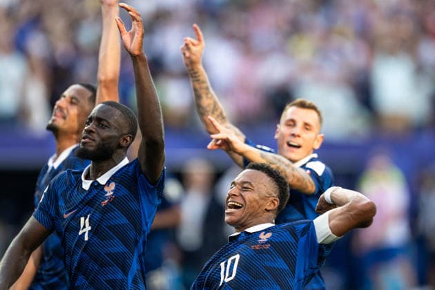 260704 Dayot Upamecano and Kylian Mbappe of France celebrate after the FIFA World Cup, WM, Weltmeisterschaft, Fussball 2026 round of 16 football match between Paraguay and France on July 4, 2026 in Philadelphia. Photo: Jon Olav Nesvold BILDBYRAN COP 217 JE0140 fotboll football soccer fotball vm fotbolls-vm fotball-vm fotbolls-vm 2026 fifa world cup 2026 attondelsfinal round of 16 bbeng jubel *** July 4, 2026: Dayot Upamecano and Kylian Mbappé of France celebrate after the 2026 FIFA World Cup Round of 16 soccer match between Paraguay and France on July 4, 2026 in Philadelphia. Photo by Jon Olav Nesvold. BILDBYRAN COP 217 JE0140 soccer football fotball World Cup soccer World Cup 2026 FIFA World Cup 2026 round of 16 bBeng celebration  Copyright: JONxOLAVxNESVOLD BB260704JE242