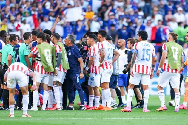 RECORD DATE NOT STATED FIFA World Cup, WM, Weltmeisterschaft, Fussball 2026 - Round of 16 - Paraguay v France Paraguay players react after a 1 0 defeat to France the Round of 16 match between Paraguay and France at the FIFA World Cup, at Philadelphia Stadium, in Philadelphia, United States, on Saturday, July 04, 2026.(Foto: William Volcov Brazil Photo Press IMAGO) Sports Philadelphia PA United States Copyright: xWILLIAMxVOLCOVx