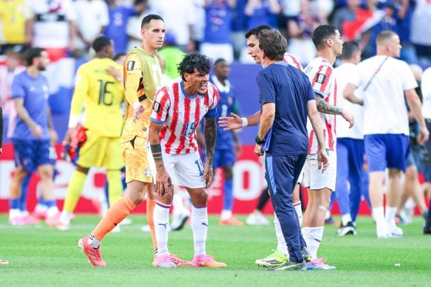 RECORD DATE NOT STATED FIFA World Cup, WM, Weltmeisterschaft, Fussball 2026 - Round of 16 - Paraguay v France Gustavo Gomez player of Paraguay react after a 1 0 defeat to France the Round of 16 match between Paraguay and France at the FIFA World Cup, at Philadelphia Stadium, in Philadelphia, United States, on Saturday, July 04, 2026.(Foto: William Volcov Brazil Photo Press IMAGO) Sports Philadelphia PA United States Copyright: xWILLIAMxVOLCOVx