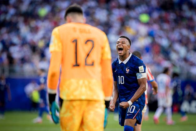 Philadelphia, USA 04th Jul 2026. Final jubilation: Kylian Mbappe (FRA) Orlando Gill (PAR) Paraguay - France World Cup Paraguay - Frankreich 04.07.2026 *** Philadelphia, USA, July 4, 2026: Jubilation after the final—Kylian Mbappé (FRA), Orlando Gill (PAR), Paraguay, France, World Cup, Paraguay vs. France, July 4, 2026
