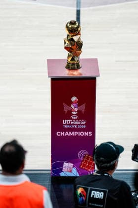 USA v Australia - Semi Final - FIBA U17, U 17 Basketball World Cup 2026 The FIBA U17 Basketball World Cup trophy is presented before the semi-final game between the United States and Australia at BDC Main Venue in Istanbul, Turkey, on July 4, 2026. Istanbul Istanbul Turkey  Copyright: xYagizxGurtugx originalFilename:gurtug-usavaust260704_npExc.jpg
