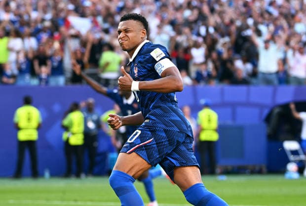 Fussball, Länderspiel, Herren, FIFA World Cup, WM, Weltmeisterschaft, Fussball 2026, Fussball-Weltmeisterschaft, USA, Achtelfinale, Lincoln Financial Field, Philadelphia: Paraguay - Frankreich 0:1; Jubel Kylian Mbappe (FRA) nach seinem Tor zum 0:1 durch Elfmeter. Jubel, Freude, Aktion. *** Soccer, International Match, Men s, 2026 FIFA World Cup, Soccer World Cup, USA, Round of 16, Lincoln Financial Field, Philadelphia, Paraguay vs. France 0–1, Kylian Mbappé (FRA) celebrates after scoring the 0–1 goal on a penalty kick; celebration, joy, action