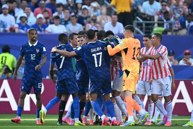 PHILADELPHIA, PA - JULY 04: France and Paraguay teams begin to fight during the FIFA World Cup, WM, Weltmeisterschaft, Fussball 2026 round of 16 match between France and Paraguay on July 4th, 2026 at Philadelphia Stadium in Philadelphia, PA.(Photo by Terence Lewis Icon Sportswire) SOCCER: JUL 04 FIFA World Cup 26 Round of 16 - Paraguay vs France EDITORIAL USE ONLY Icon260704018