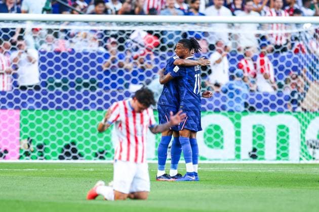 RECORD DATE NOT STATED FIFA World Cup, WM, Weltmeisterschaft, Fussball 2026 - Round of 16 - Paraguay v France Kylian Mbappe and Michael Olise players of France celebrate their 1 0 victory over Paraguay the Round of 16 match at the FIFA World Cup, at Philadelphia Stadium, in Philadelphia, United States, on Saturday, July 04, 2026.(Foto: William Volcov Brazil Photo Press IMAGO) Sports Philadelphia PA United States Copyright: xWILLIAMxVOLCOVx