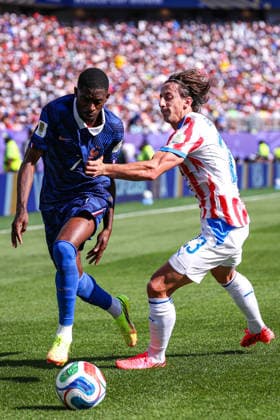 July 4, 2026, Philadelphia, Pennsylvania, USA: MICHAEL OLISE of France dribbles the ball during the 2026 FIFA World Cup, WM, Weltmeisterschaft, Fussball Round of 16 match at Philadelphia Stadium in Philadelphia, PA on July 4th, 2026. Philadelphia USA - ZUMAm283 20260704_zsp_m283_013 Copyright: xBillyxMyersx